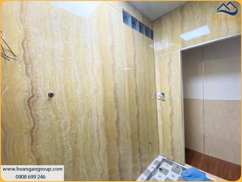 Thi Công Ốp Tường Tấm PVC Nhựa Giả Đá Chắc Chắn Cho Không Gian Sống